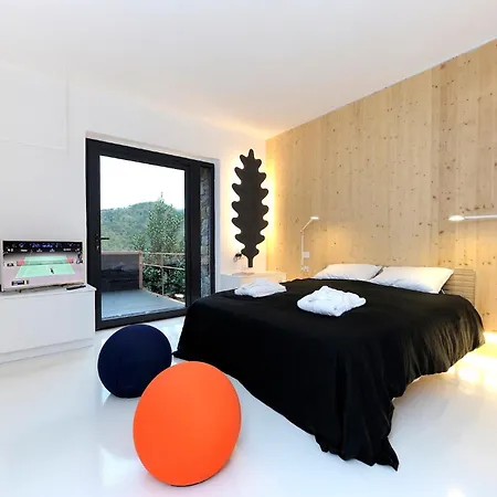 Luxury Minimalist Pool Seaview Liguria Willa Castiglione Chiavarese